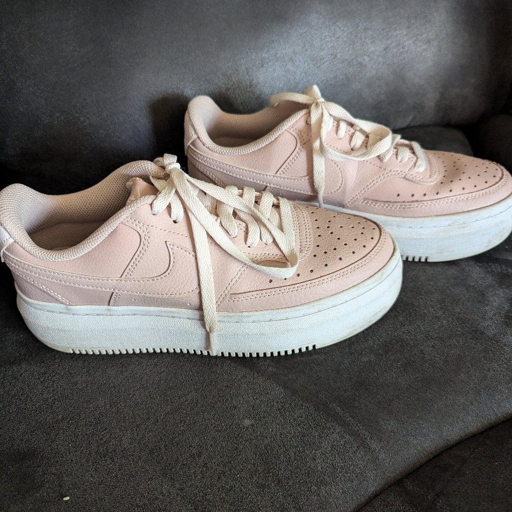 Nike Women's Court Vision Alta Shoes, size 9 - Picture 2 of 7